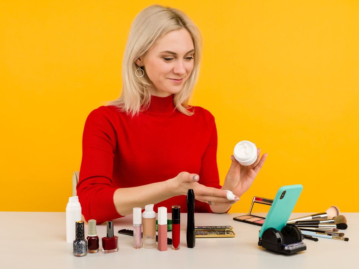 Jak zamówić kosmetyki Avon przez internet bez konsultantki i z konsultantką?